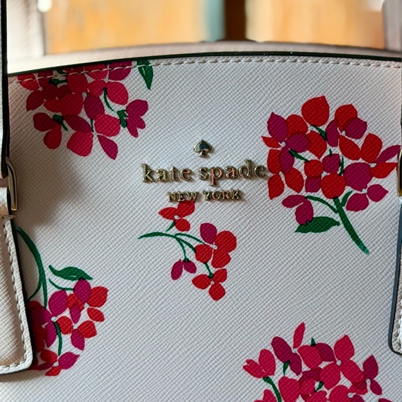 ✨ Like New ✨ Kate Spade Staci Large Satchel - Red Hydrangea Floral - Picture 4 of 7